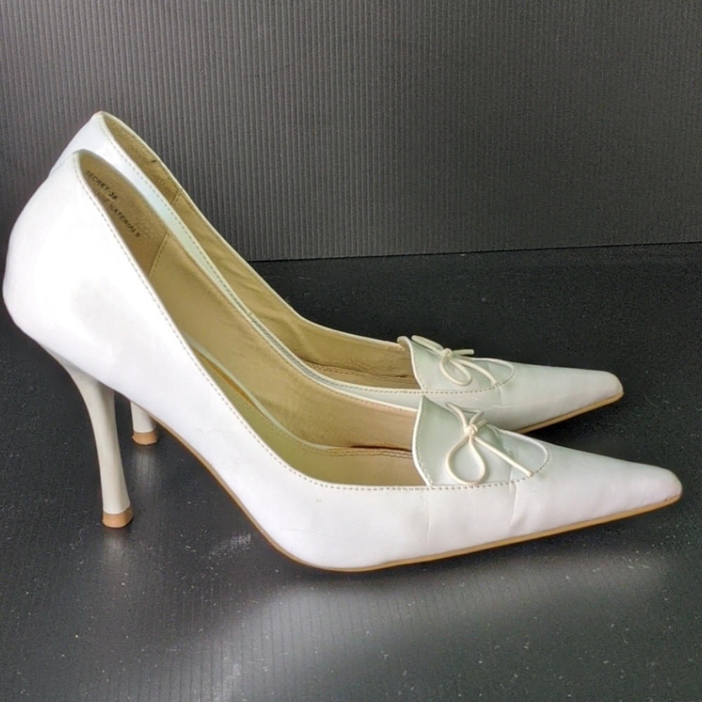 Shoes - Picture 2 of 4
